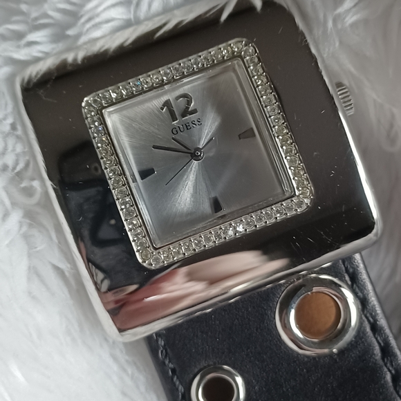 Woman's Guess Watch - Picture 7 of 16